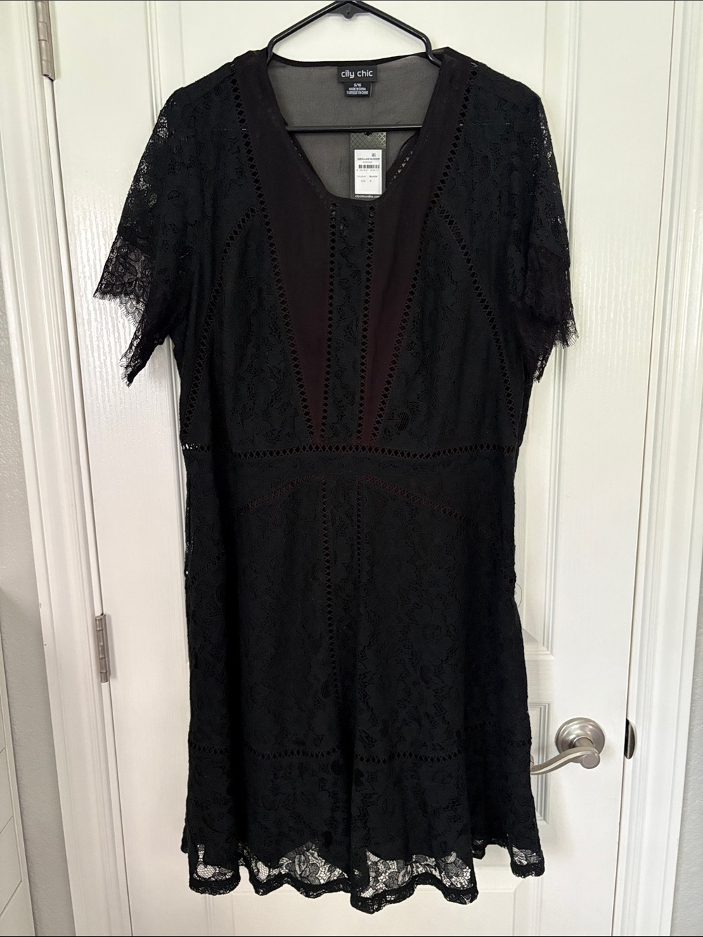 City Chic Womens 16 Black Lace Blossom Knee Length Dress NWT Cut Out Crochet